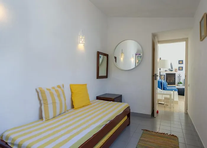Sea 3bdr House W/ Patio By Lovelystay